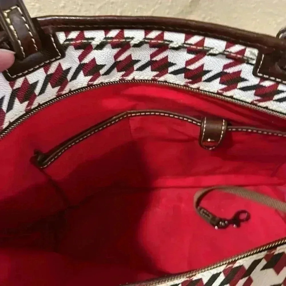 Dooney and Bourke handbag. - Picture 7 of 14